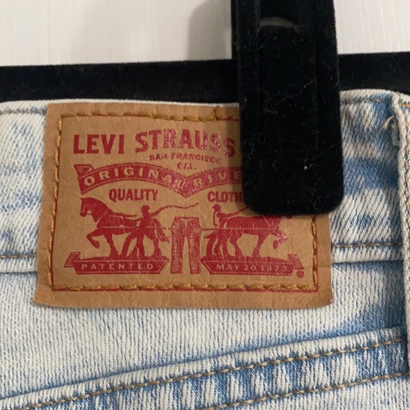 Levis jeans. Light wash 711 skinny. - Picture 5 of 5